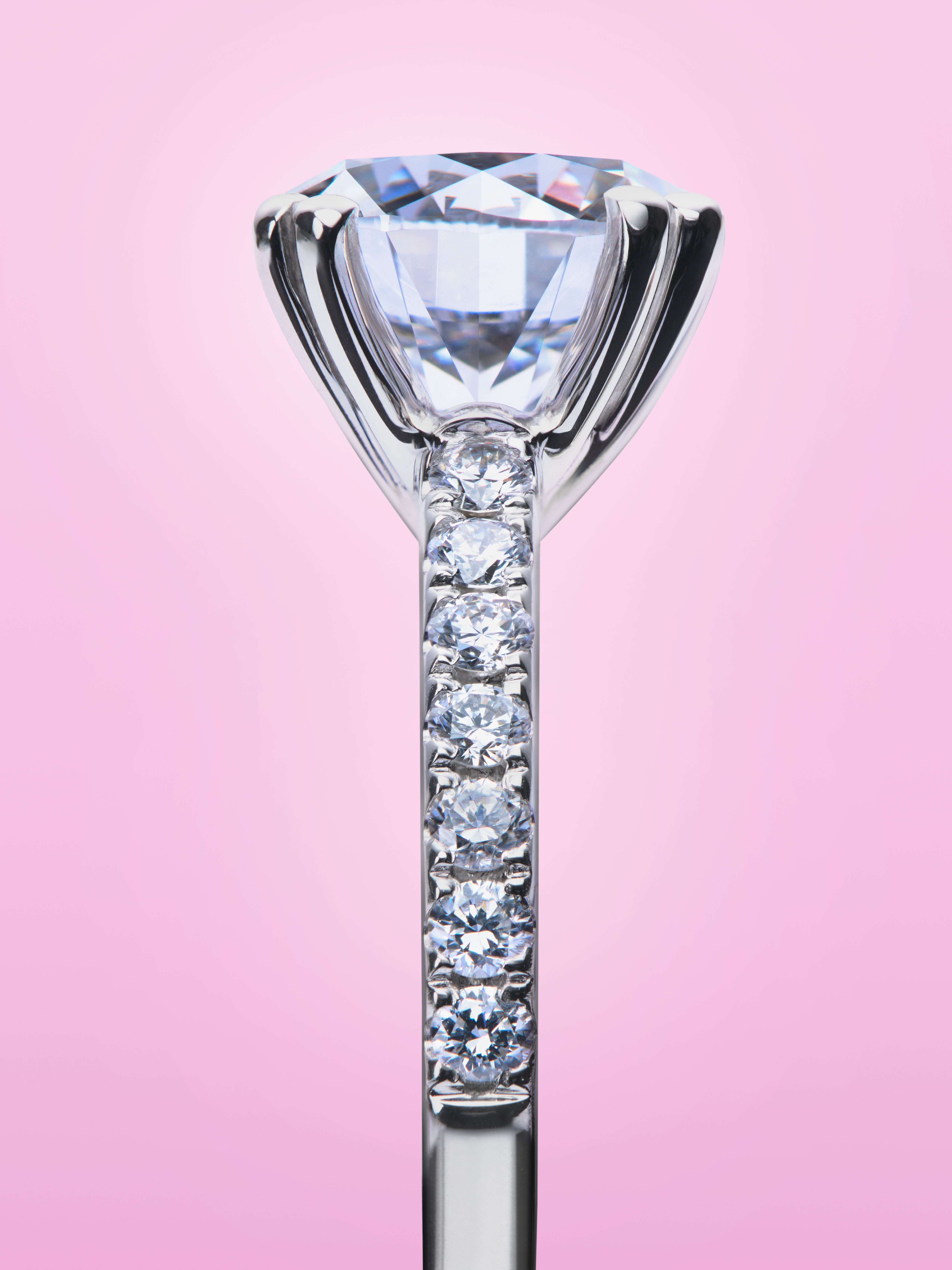 The Ultimate Guide to Choosing a Lab-Grown Diamond Engagement Ring: A Rational, Precision-Driven Approach